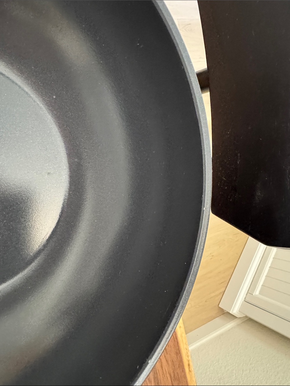 Le Creuset Large Wok - Picture 4 of 9